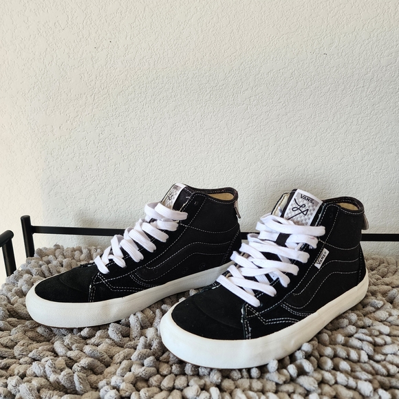 Vans Black and White Women's Sneakers - Picture 2 of 12